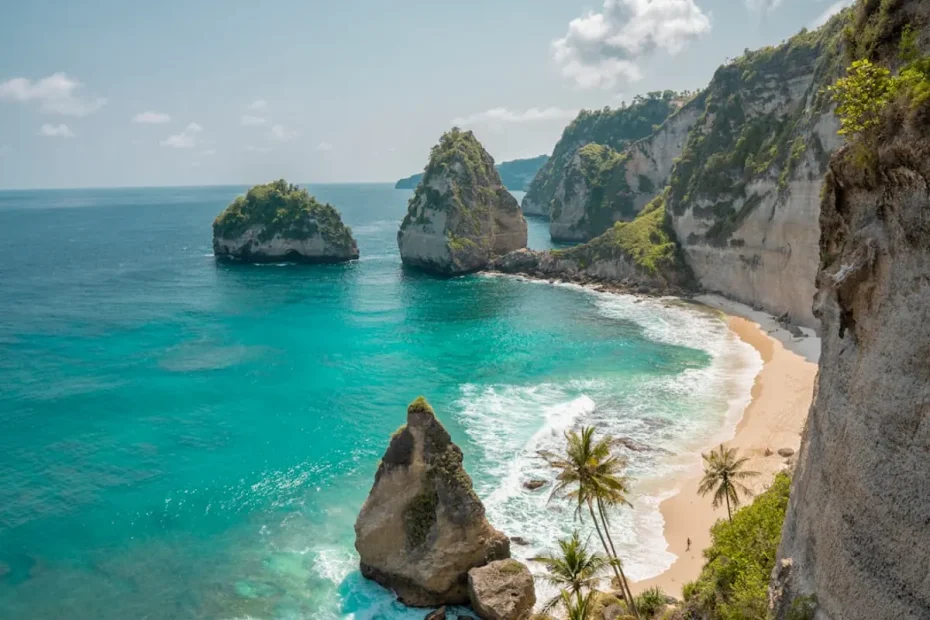Key benefits of booking a private trip in Indonesia versus group packages